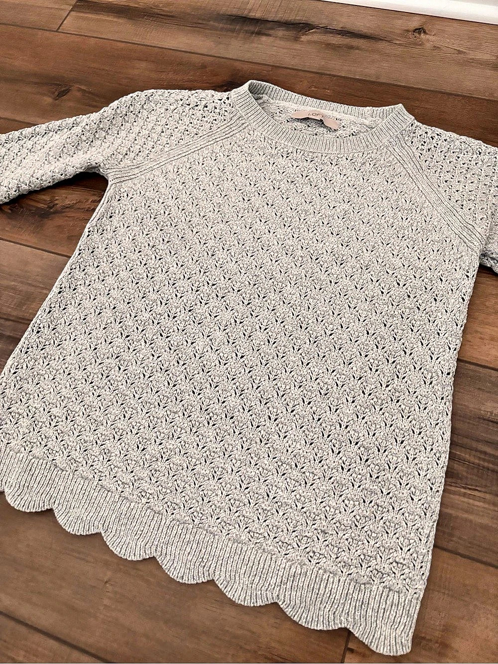 LOFT Textured Scalloped Sweater in Gray Size Small Like New